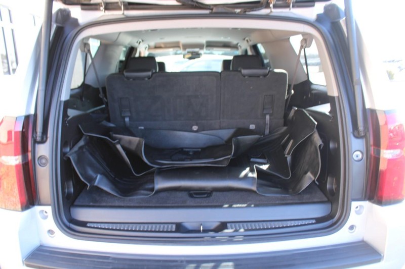 Chevrolet Suburban Vehicle Full-screen Gallery Image 06