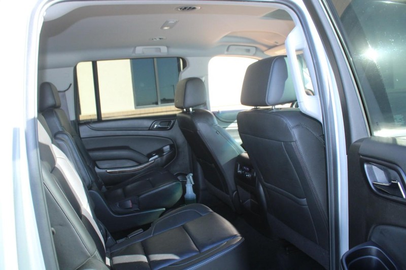 Chevrolet Suburban Vehicle Full-screen Gallery Image 09