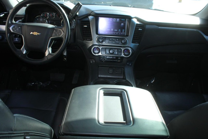 Chevrolet Suburban Vehicle Full-screen Gallery Image 10