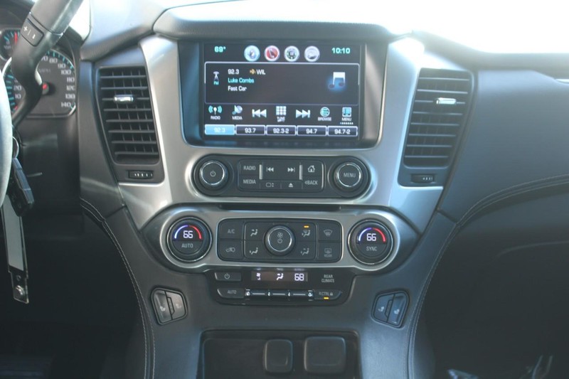 Chevrolet Suburban Vehicle Full-screen Gallery Image 12