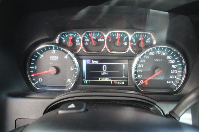 Chevrolet Suburban Vehicle Full-screen Gallery Image 17