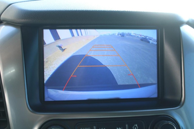 Chevrolet Suburban Vehicle Full-screen Gallery Image 20