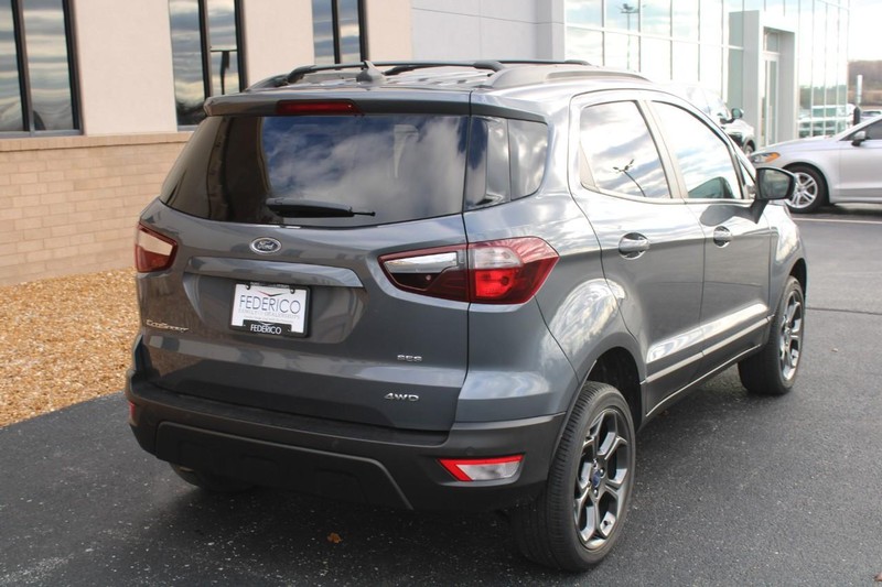 Ford EcoSport Vehicle Full-screen Gallery Image 03