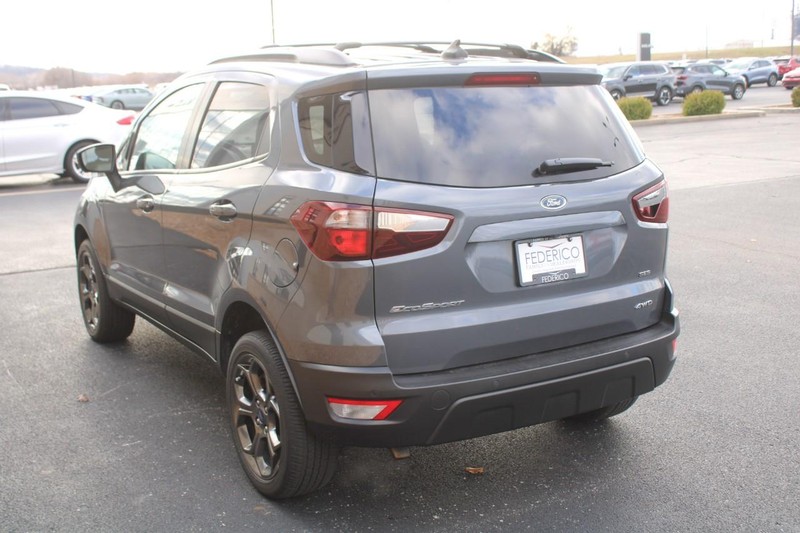 Ford EcoSport Vehicle Full-screen Gallery Image 05