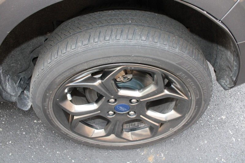 Ford EcoSport Vehicle Full-screen Gallery Image 07