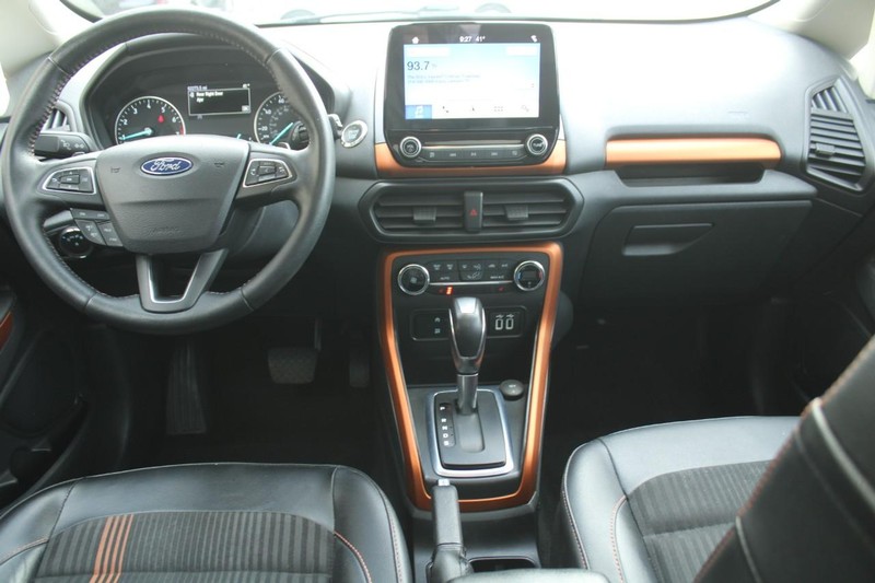 Ford EcoSport Vehicle Full-screen Gallery Image 10