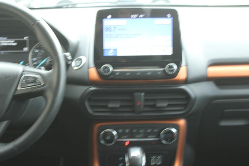 Ford EcoSport Vehicle Full-screen Gallery Image 12