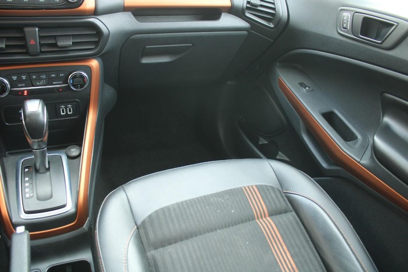 Ford EcoSport Vehicle Full-screen Gallery Image 13