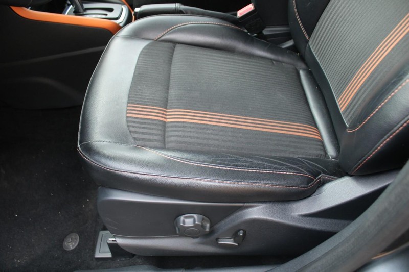 Ford EcoSport Vehicle Full-screen Gallery Image 15