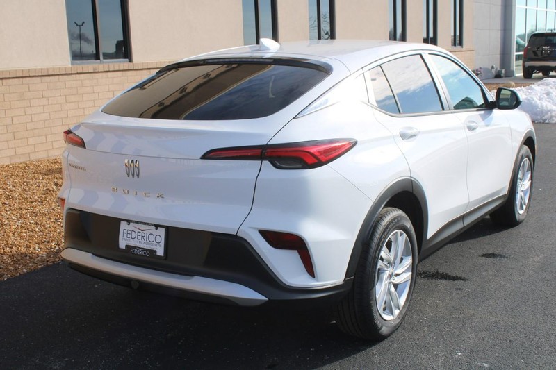 Buick Envista Vehicle Full-screen Gallery Image 03