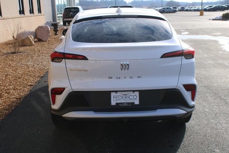 Buick Envista Vehicle Full-screen Gallery Image 04