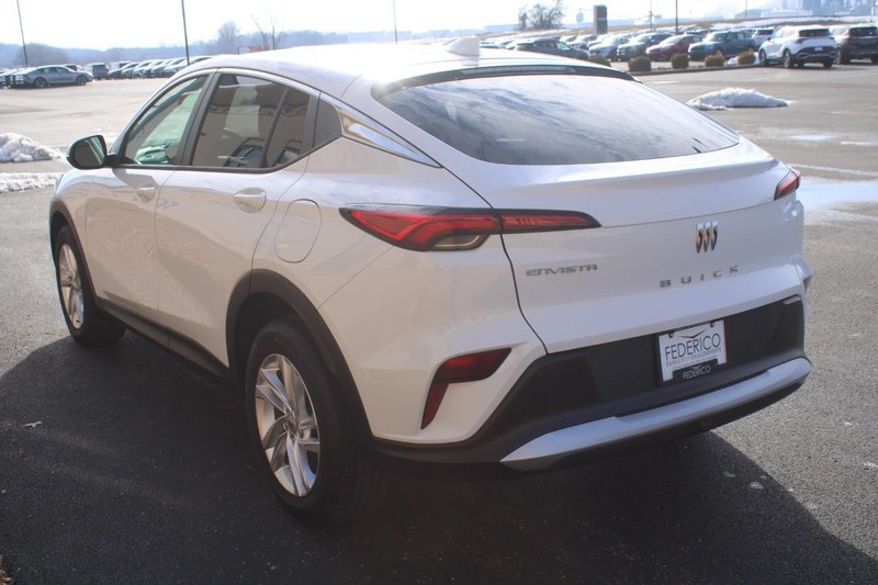 Buick Envista Vehicle Full-screen Gallery Image 05