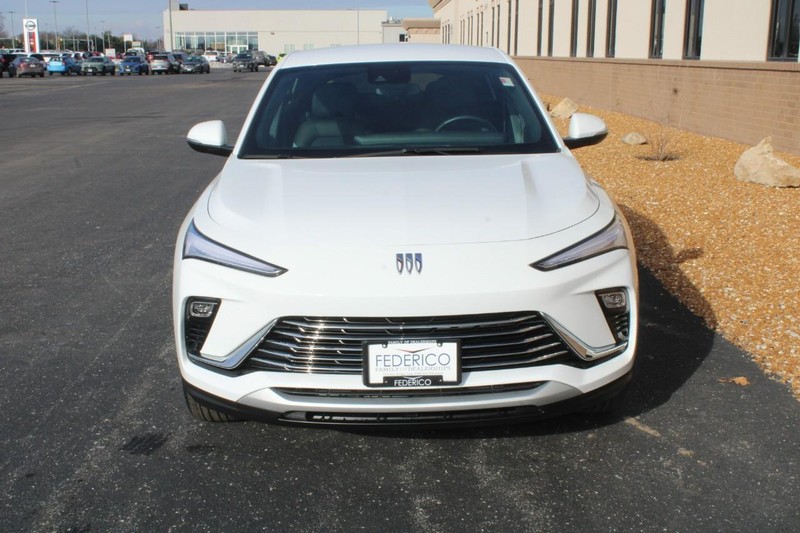 Buick Envista Vehicle Full-screen Gallery Image 08