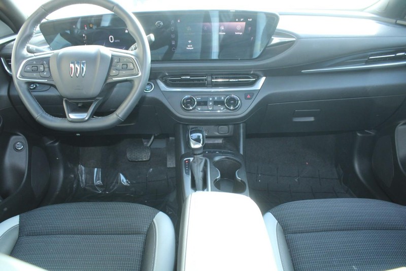 Buick Envista Vehicle Full-screen Gallery Image 10