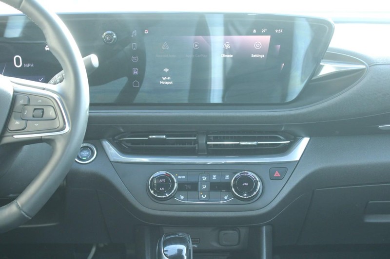 Buick Envista Vehicle Full-screen Gallery Image 12