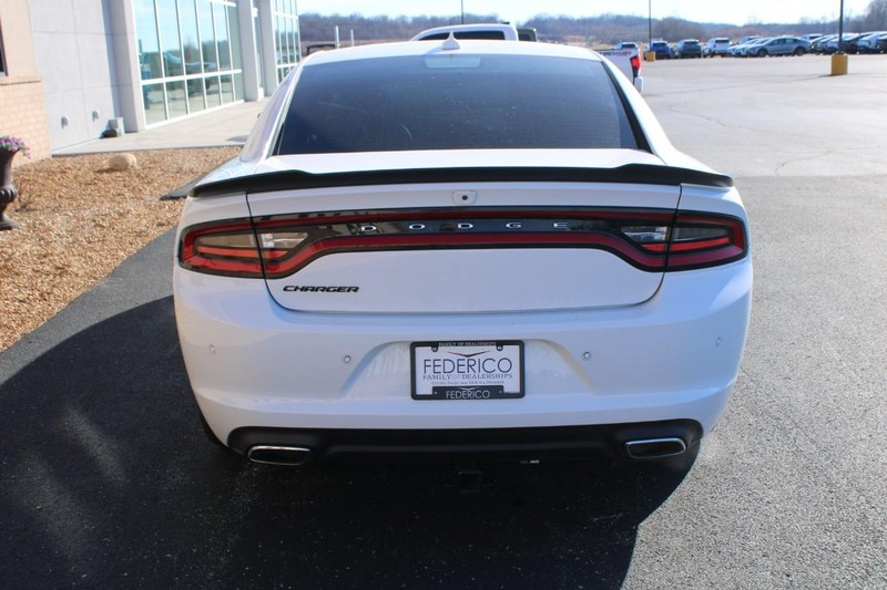 Dodge Charger Vehicle Full-screen Gallery Image 04