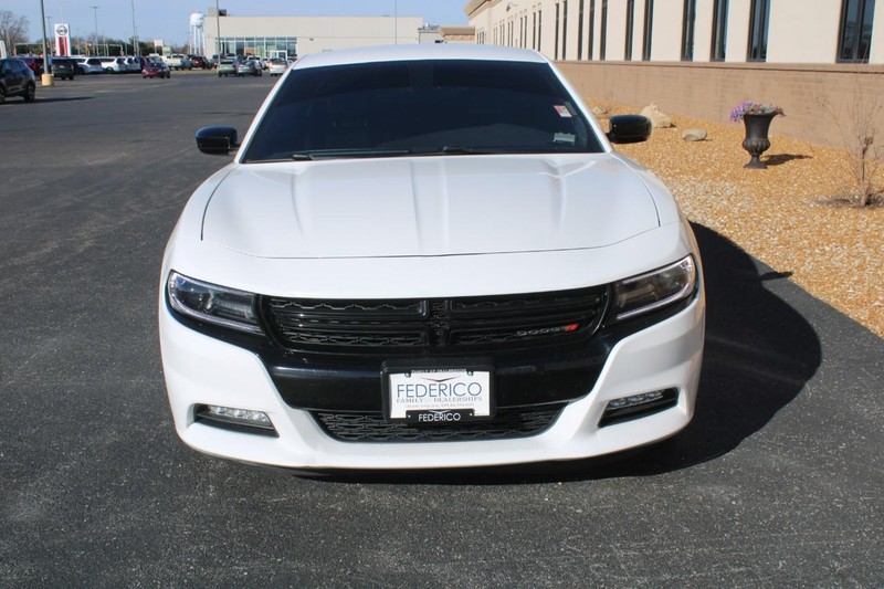 Dodge Charger Vehicle Full-screen Gallery Image 08