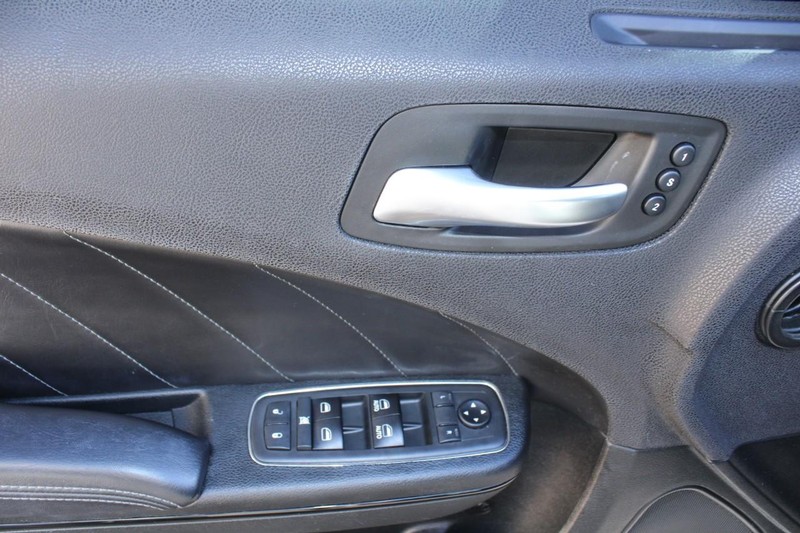 Dodge Charger Vehicle Full-screen Gallery Image 14