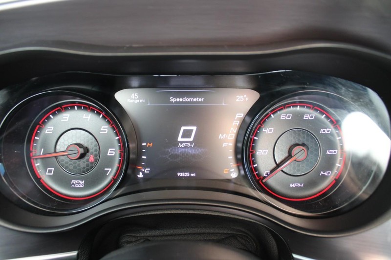 Dodge Charger Vehicle Full-screen Gallery Image 17