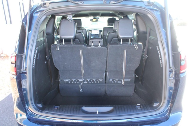 Chrysler Pacifica Vehicle Full-screen Gallery Image 06