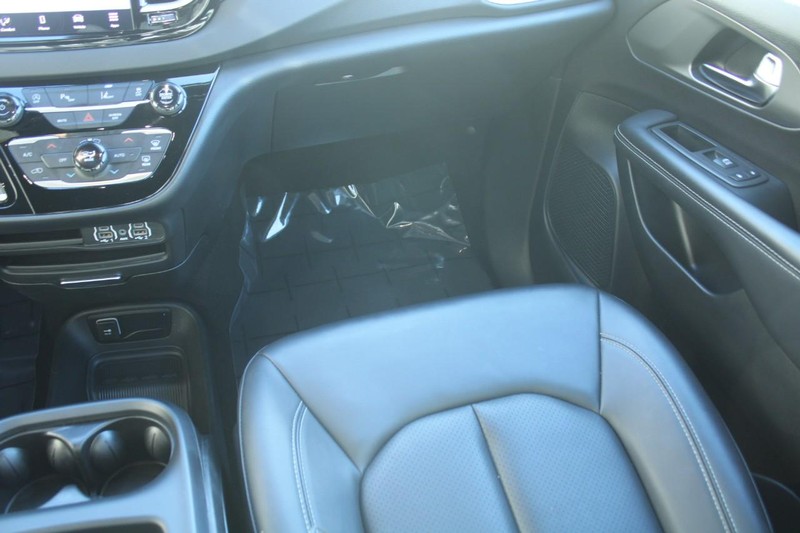 Chrysler Pacifica Vehicle Full-screen Gallery Image 13