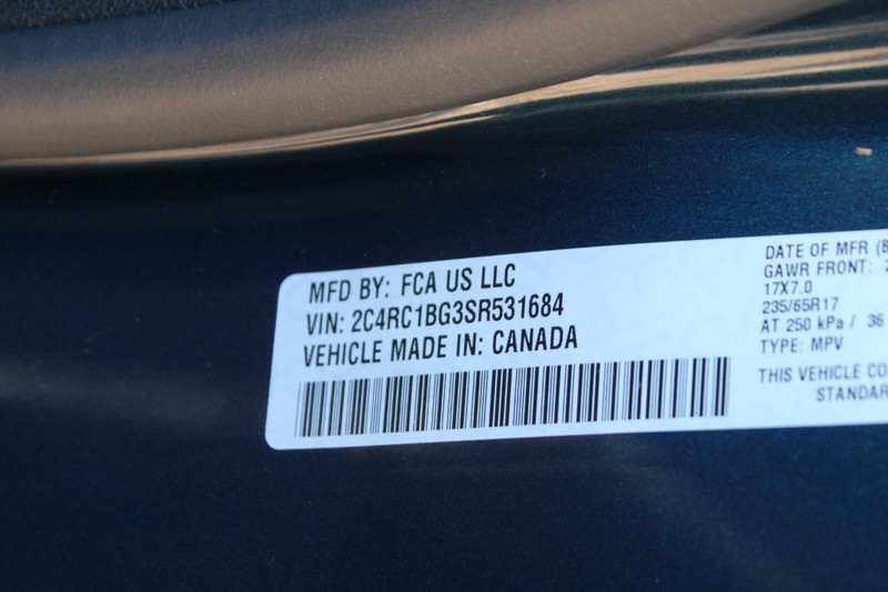 Chrysler Pacifica Vehicle Full-screen Gallery Image 16