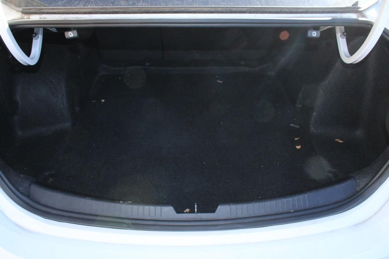 Chevrolet Malibu Vehicle Full-screen Gallery Image 06