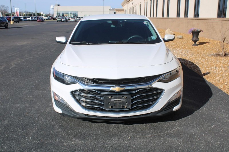 Chevrolet Malibu Vehicle Full-screen Gallery Image 08