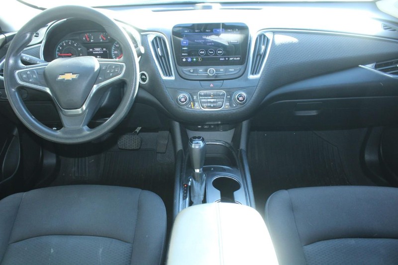 Chevrolet Malibu Vehicle Full-screen Gallery Image 10