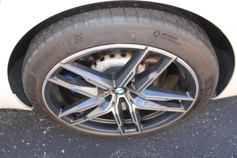 BMW M8 Vehicle Full-screen Gallery Image 07