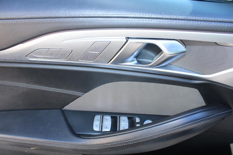 BMW M8 Vehicle Full-screen Gallery Image 14