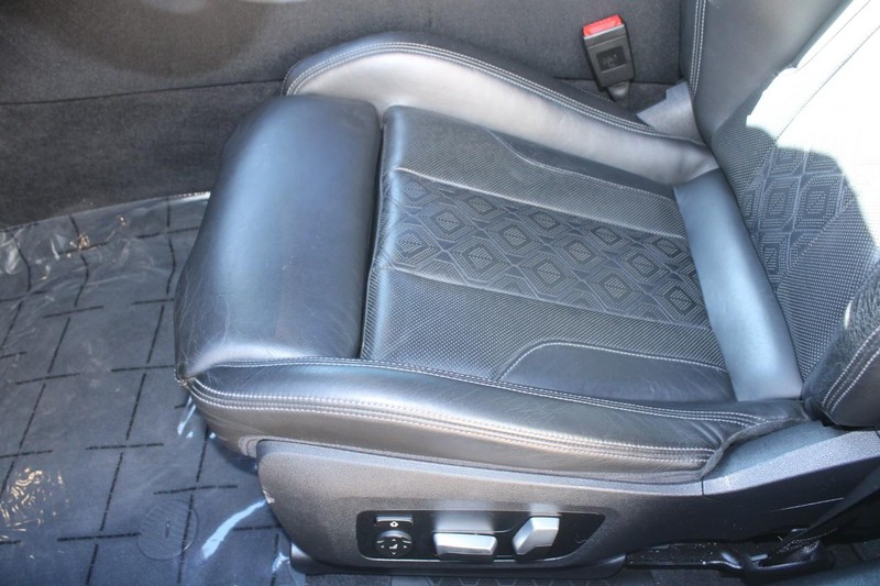 BMW M8 Vehicle Full-screen Gallery Image 15