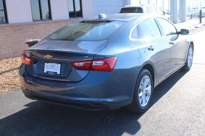 Chevrolet Malibu Vehicle Full-screen Gallery Image 03