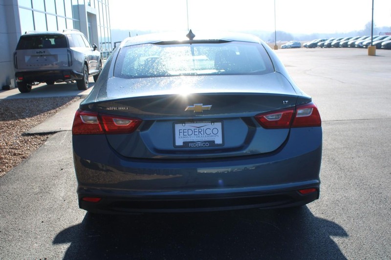 Chevrolet Malibu Vehicle Full-screen Gallery Image 04
