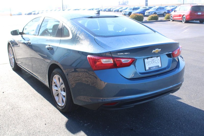 Chevrolet Malibu Vehicle Full-screen Gallery Image 05