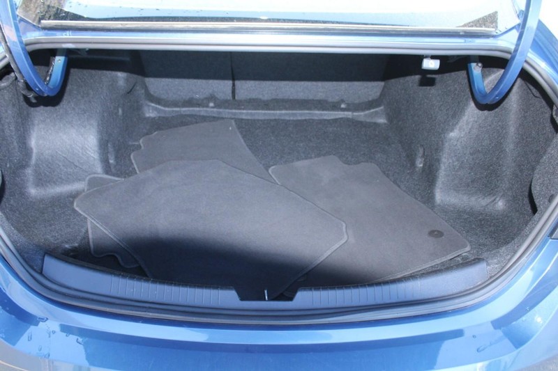 Chevrolet Malibu Vehicle Full-screen Gallery Image 06