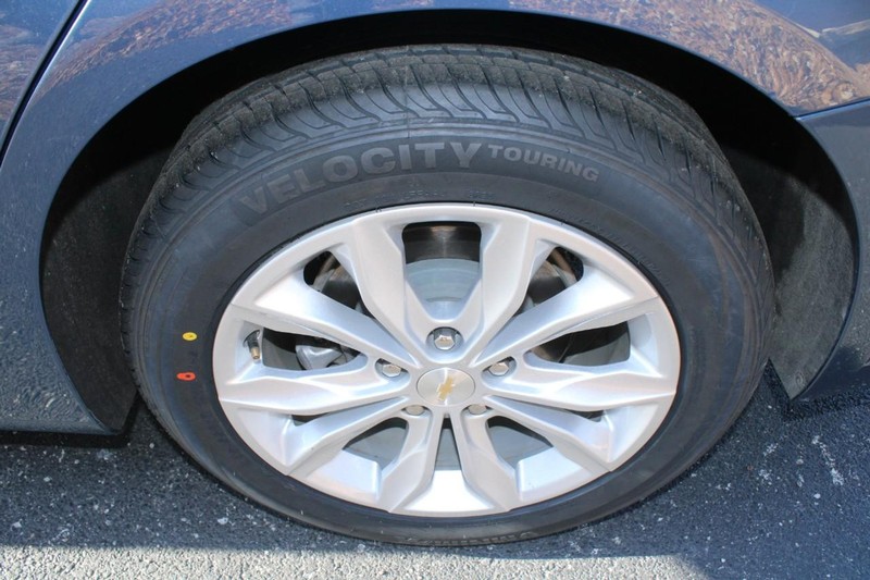 Chevrolet Malibu Vehicle Full-screen Gallery Image 07