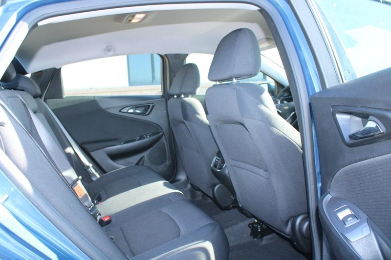 Chevrolet Malibu Vehicle Full-screen Gallery Image 09