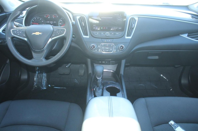 Chevrolet Malibu Vehicle Full-screen Gallery Image 10