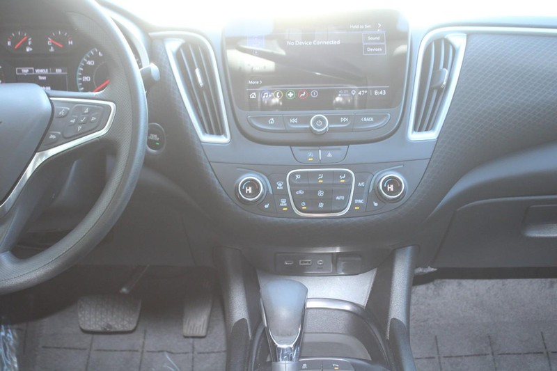 Chevrolet Malibu Vehicle Full-screen Gallery Image 12