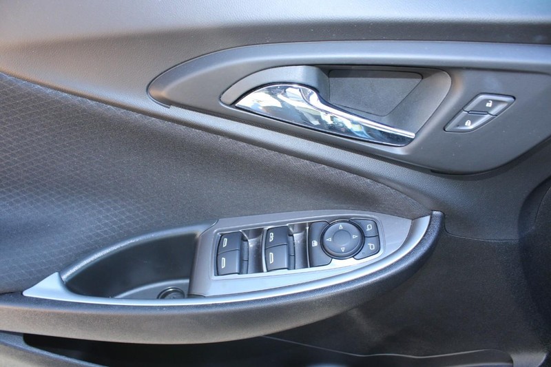 Chevrolet Malibu Vehicle Full-screen Gallery Image 14