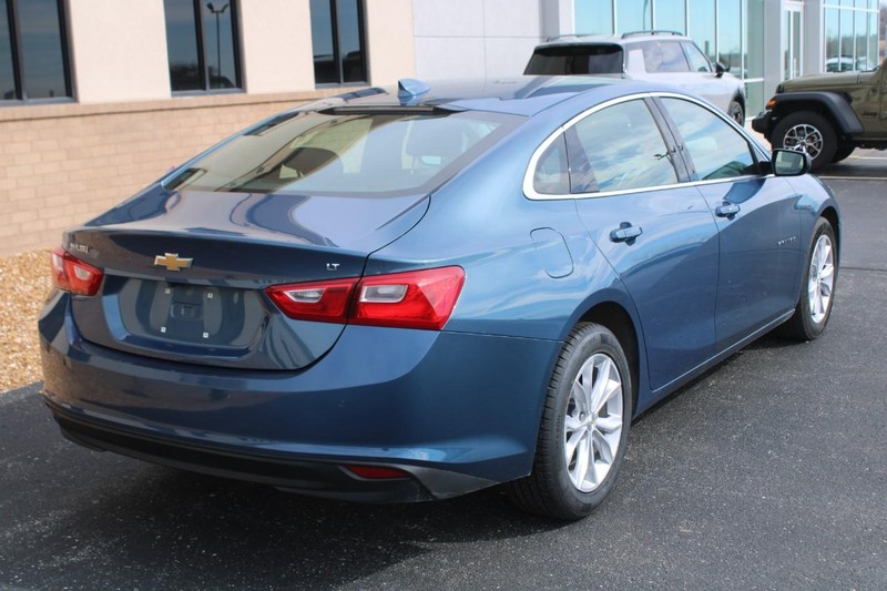 Chevrolet Malibu Vehicle Full-screen Gallery Image 03