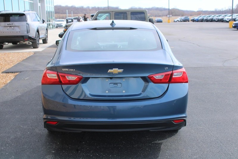 Chevrolet Malibu Vehicle Full-screen Gallery Image 04