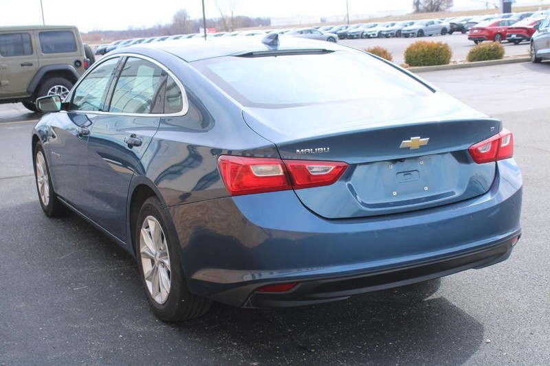 Chevrolet Malibu Vehicle Full-screen Gallery Image 05
