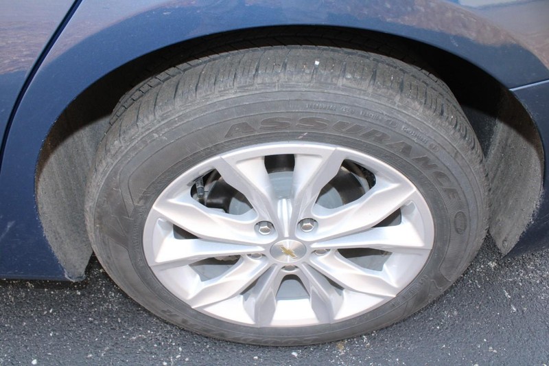 Chevrolet Malibu Vehicle Full-screen Gallery Image 07