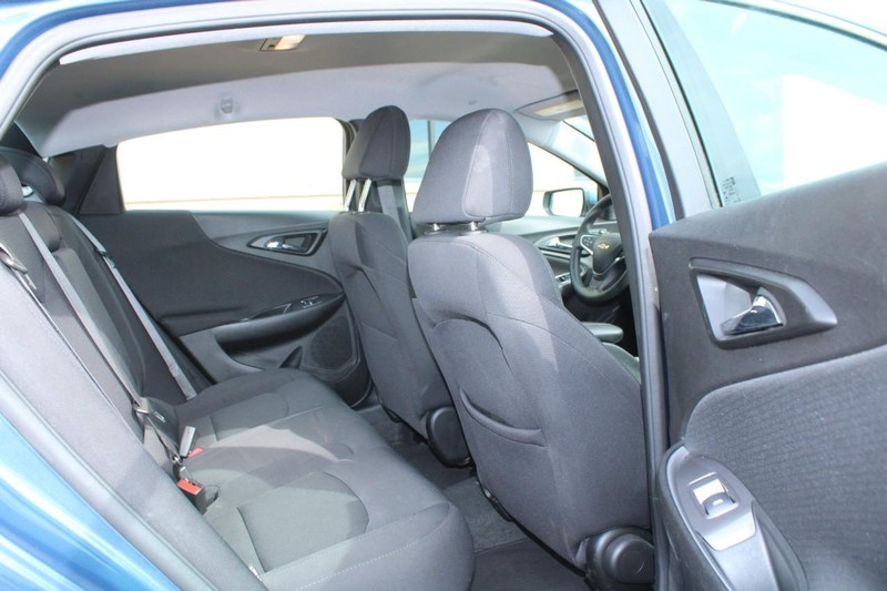 Chevrolet Malibu Vehicle Full-screen Gallery Image 09