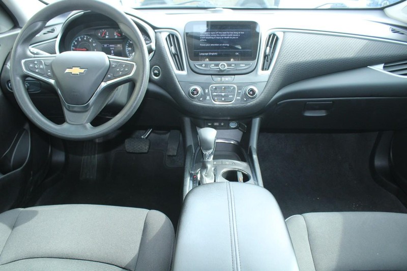 Chevrolet Malibu Vehicle Full-screen Gallery Image 10