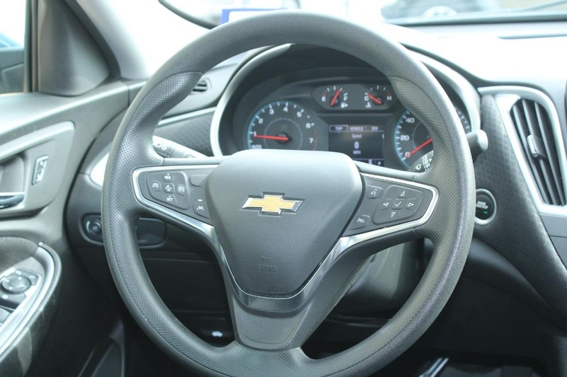 Chevrolet Malibu Vehicle Full-screen Gallery Image 11