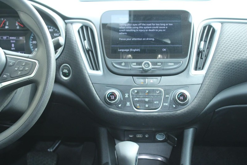 Chevrolet Malibu Vehicle Full-screen Gallery Image 12