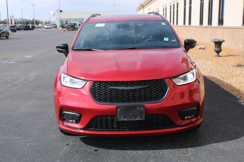 Chrysler Pacifica Vehicle Full-screen Gallery Image 08